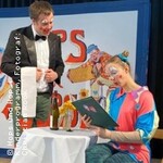 Clown Hops und Hopsi Kinderprogramm - Hops, der Oberkellner